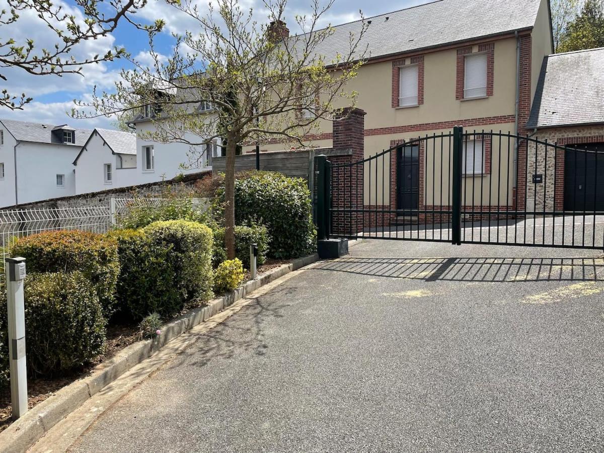 Modern Townhouse In With Secure Parking * Honfleur